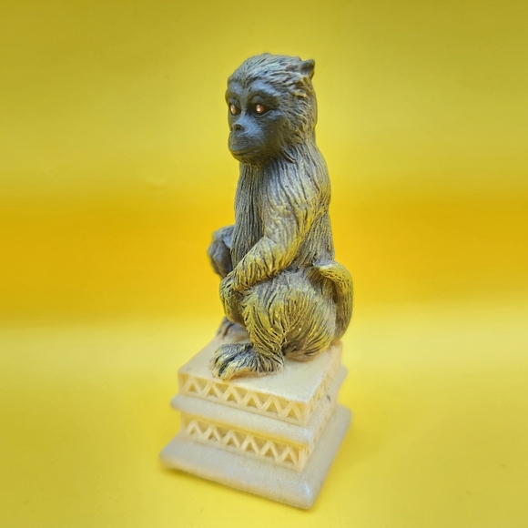 Wild Animals of Africa Monkey Pawn White Chess Replacement Piece Ben Homer 2002 - Picture 2 of 7